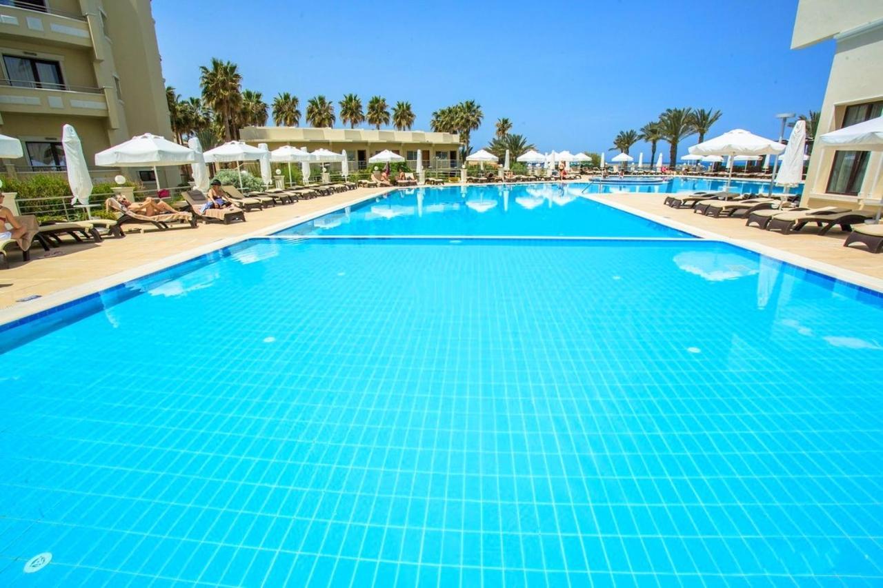 Vuni Palace Luxury Resort & Beach & Casino Kerýnia Eksteriør bilde